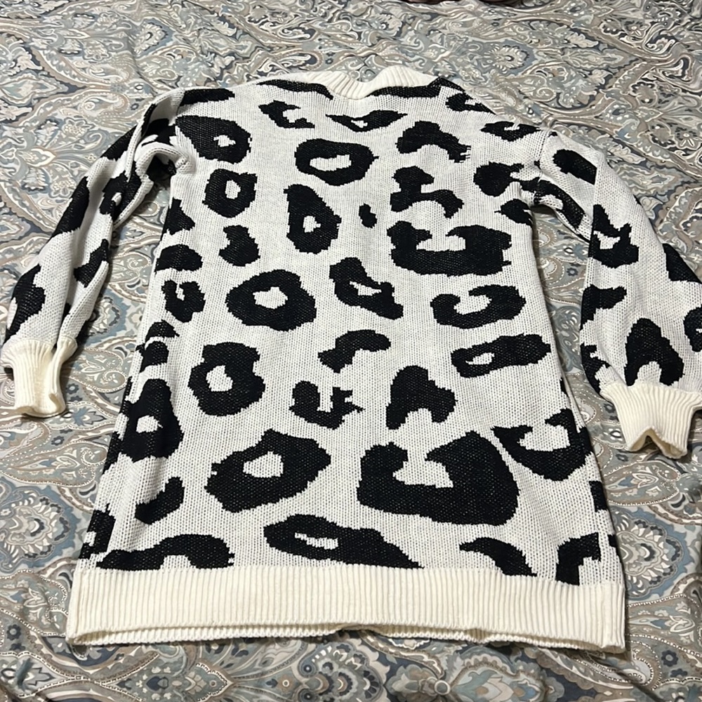 EUC Blakely acrylic leopard cardigan - Picture 4 of 4